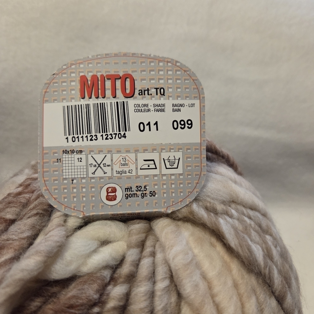 Adriafil Mito Trends Yarn in Gray and Tan - Picture 3 of 7